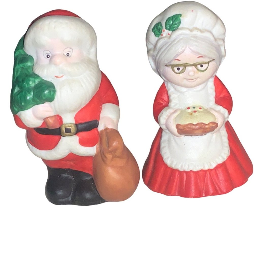 Santa and Mrs Claus Salt and Pepper Shaker Set